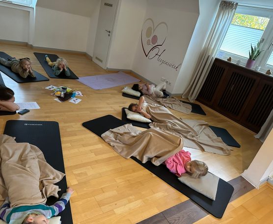 Kinderyoga Kurs in Dortmund für Kinder zwischen 3 und 6 Jahren. Kinderyoga Kurs in Dortmund für Kinder zwischen 3 und 6 Jahren.