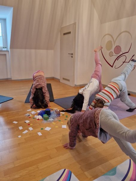 Kinderyoga Kurs in Dortmund für Kinder zwischen 3 und 6 Jahren. Kinderyoga Kurs in Dortmund für Kinder zwischen 3 und 6 Jahren.